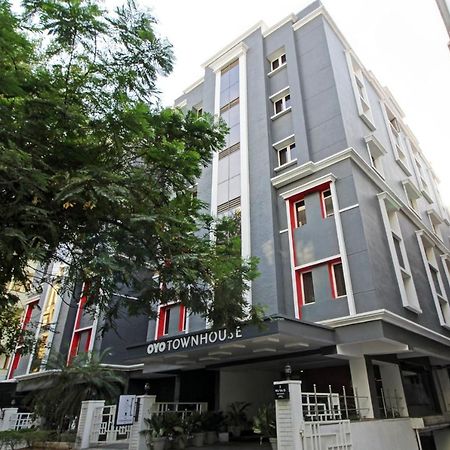 היידראבד Oyo Townhouse 9 Hitech City מראה חיצוני תמונה